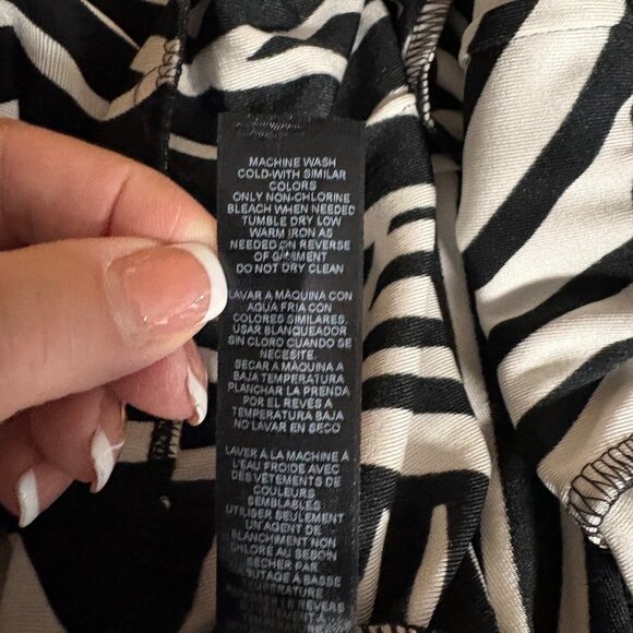 Chicos Travelers Slinky Stretch Pants Womens Sz 2 Large Zebra Print Black White - Picture 5 of 8